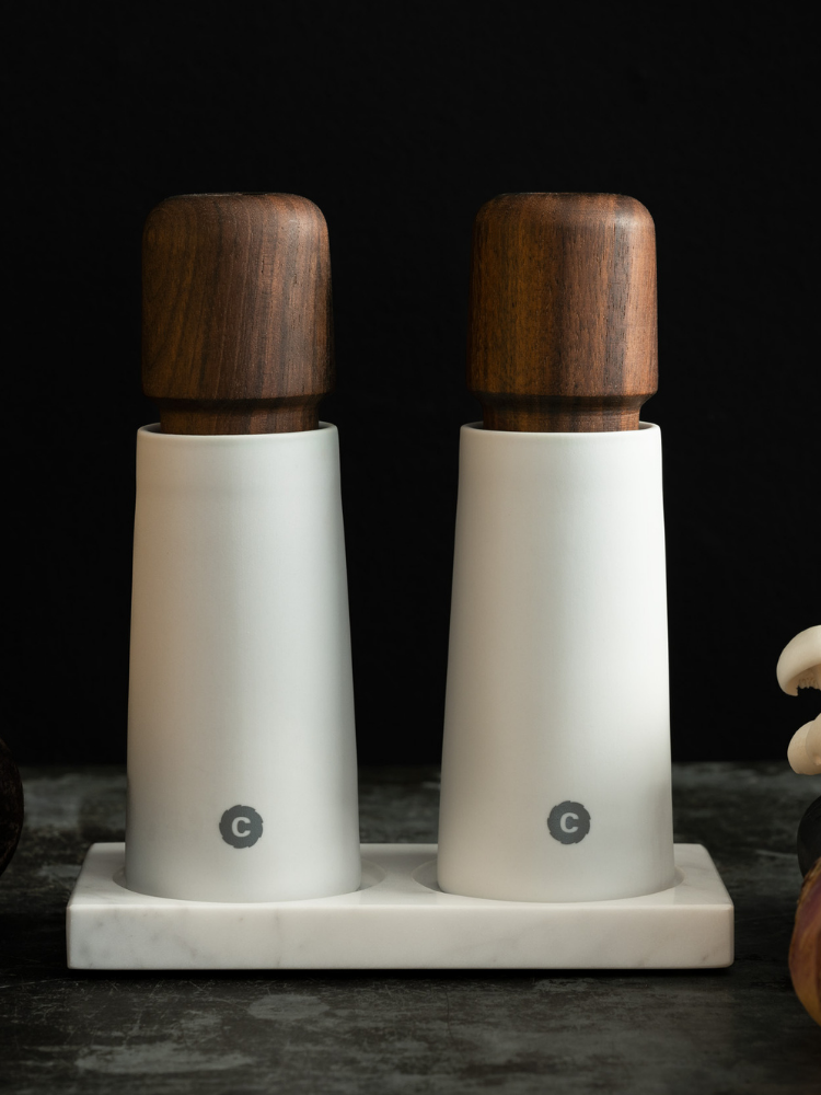 Stockholm - 17cm - White Porcelain/Walnut