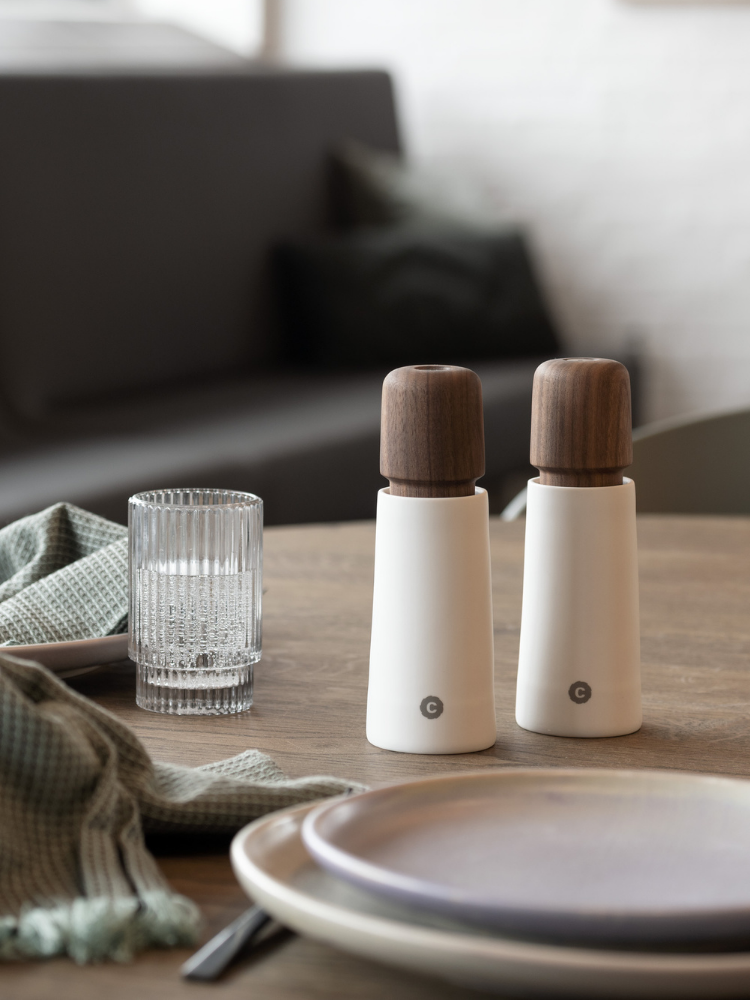 Stockholm - 17cm - White Porcelain/Walnut