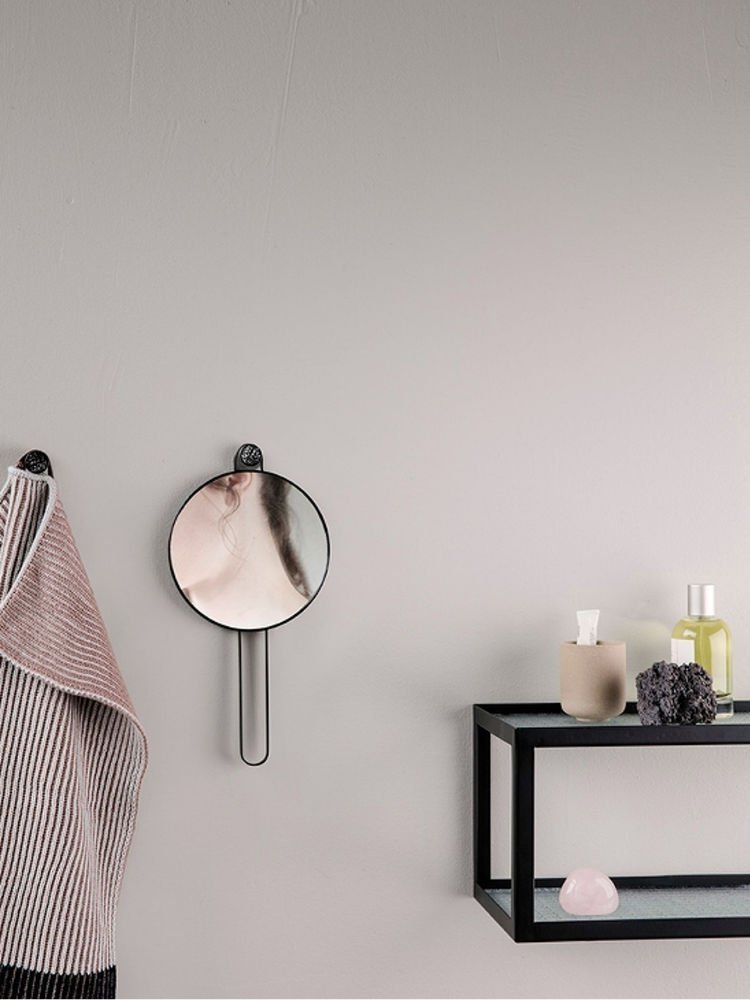 Poise Hand Mirror - Black